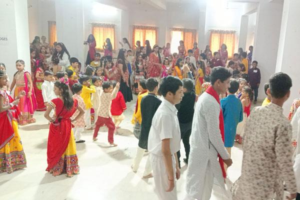 MVM Jabalpur 5 Vijay Nagar hosted grand Garba Mahotsav on Oct 17, 2026, celebrating Saptami with devotion, lamp lighting, and student performances.