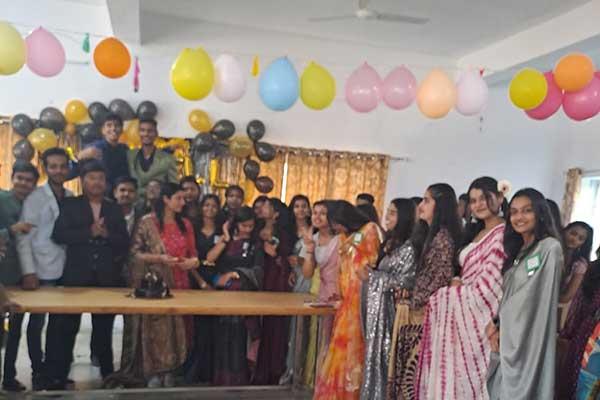 Farewell for class XII, students were organised in Maharishi Vidya Mandir Vijaynagar Jabalpur. Children appeared with full enthusiasm zeal. Principal Mrs. Sneh Chaturvedi has given heartiest wishes for their bright & Prosperous future and also counseled for their further career.