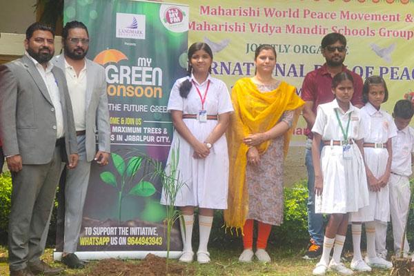 Principal Smt. Sneh Chaturvedi was honored under the program ?Making Green Monsoon in the Future Green? being run by Land Mark Company and 94.3 My FM. Saplings were planted by Principal Smt. Sneh Chaturvedi and she was given a momento. And 94.3 My FM also recorded his message.