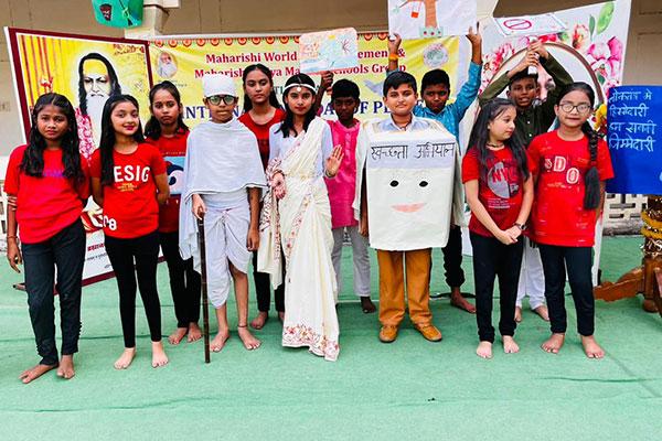 As part of the voter awareness campaign being run to increase the percentage of voters in the assembly elections, a street play was organized by the students of Maharishi Vidya Mandir Vijayanagar on Friday by the set cell of the District Election Office.